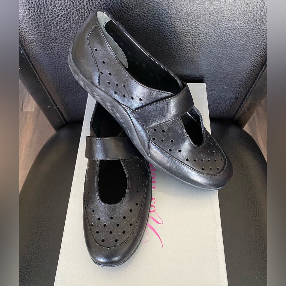 Brand new!! Ros Hommerson Shoes